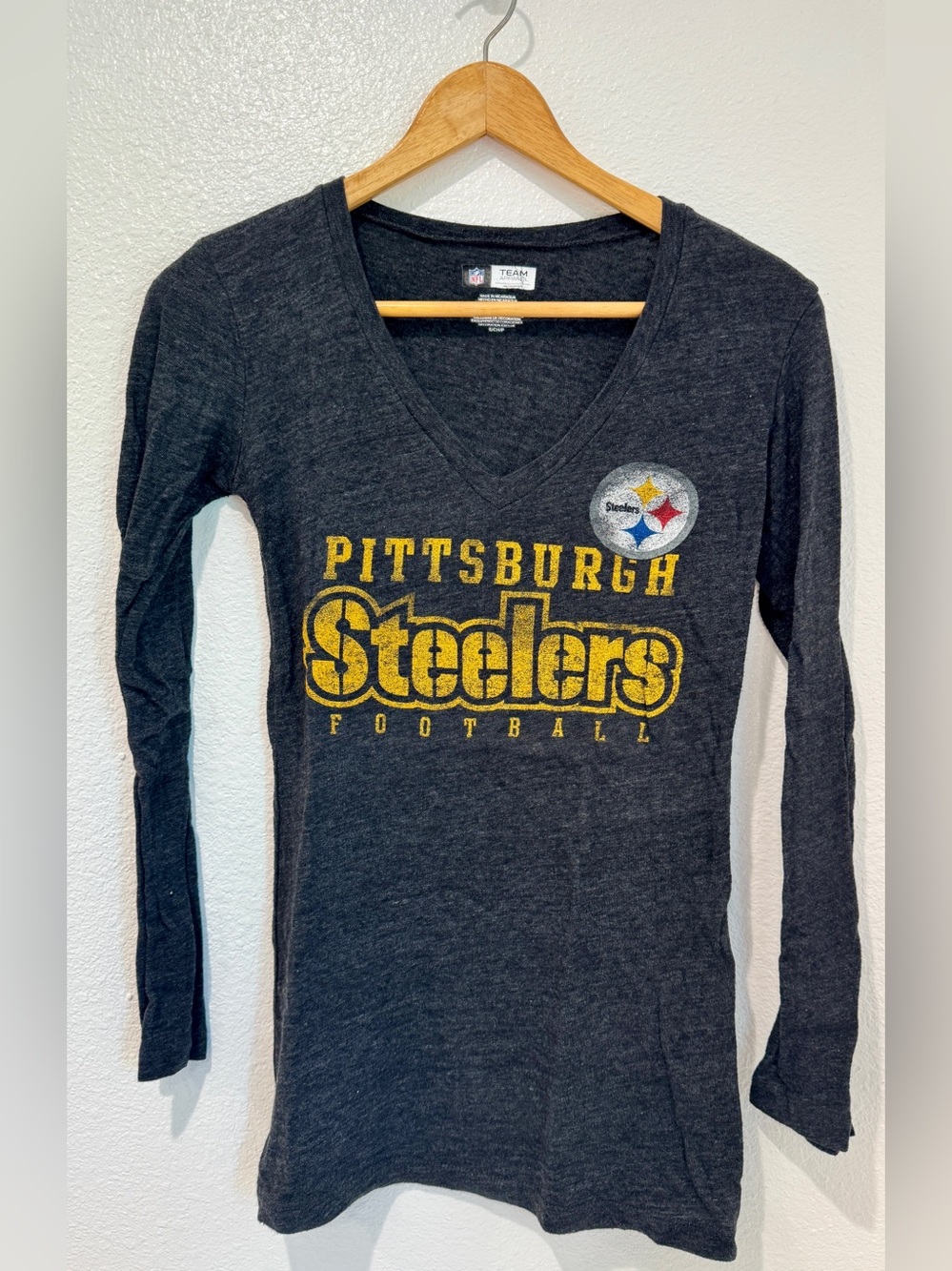 Women’s Pittsburgh Steelers NFL Apparel Graphic V Neck Long Sleeve Shirt Y2K S